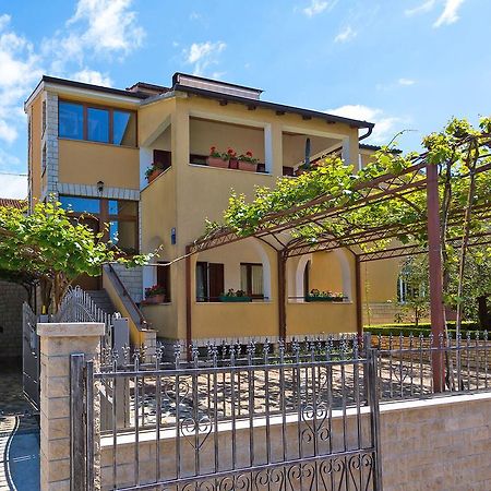 Apartment Korelic Green Garden Пореч Екстериор снимка