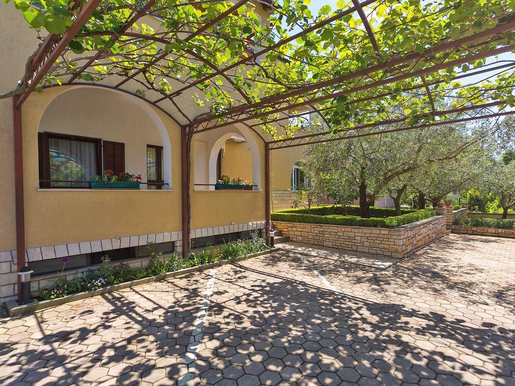 Apartment Korelic Green Garden Пореч Екстериор снимка